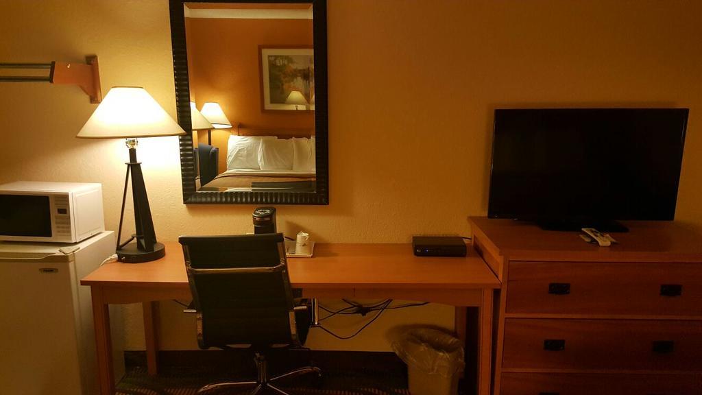 Travelodge By Wyndham Muskegon Zewnętrze zdjęcie