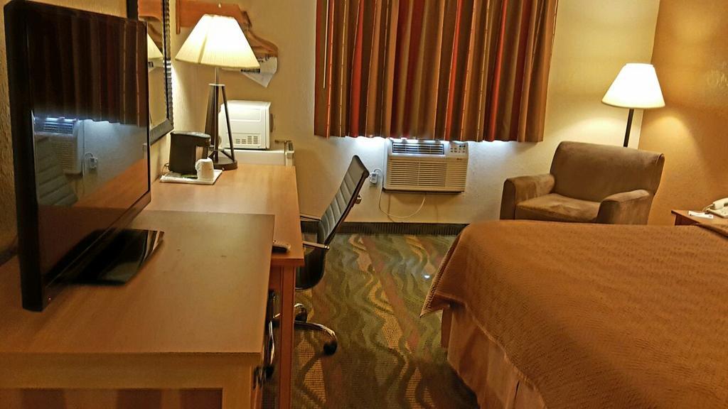 Travelodge By Wyndham Muskegon Zewnętrze zdjęcie